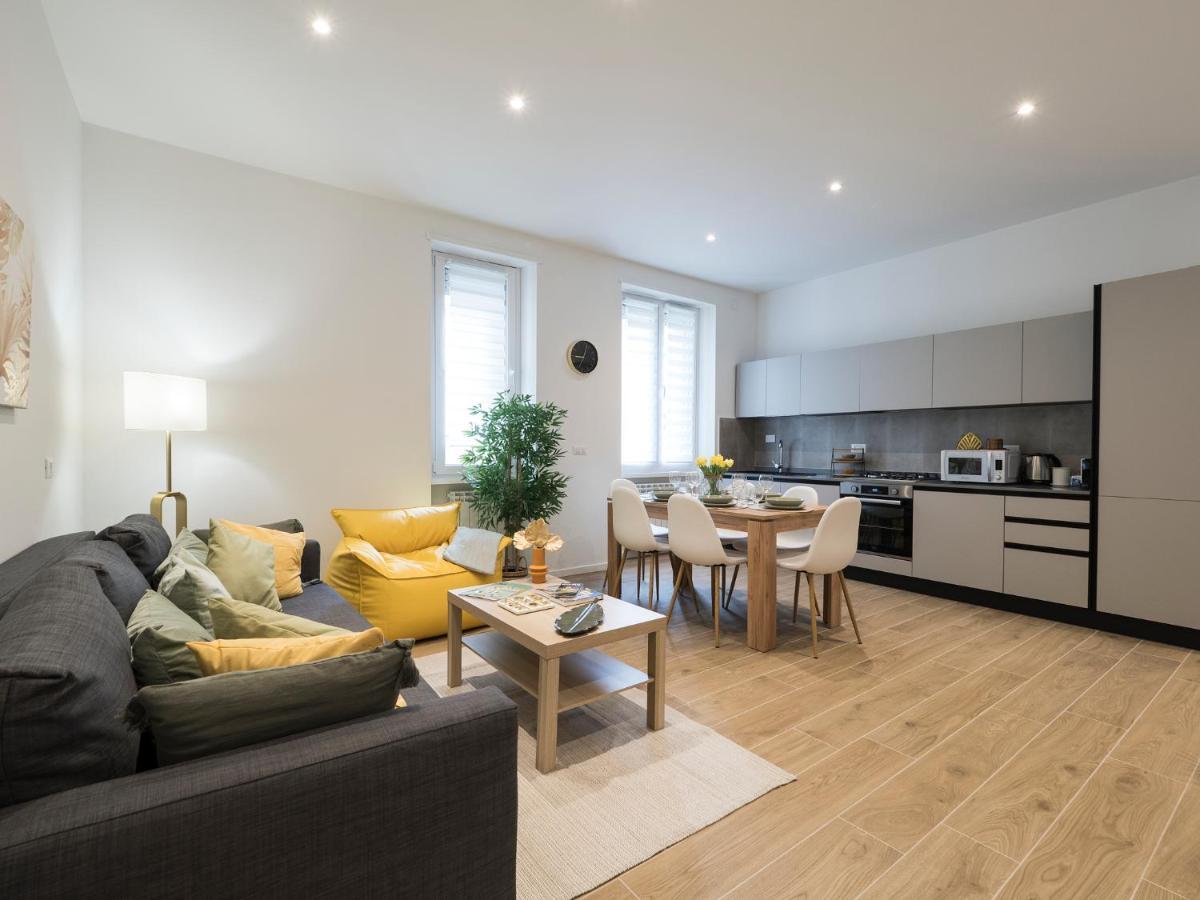 Ferienwohnung Casa Design Con A/C E Wifi_7 Minuti Ciampino Aeroporto Exterior foto